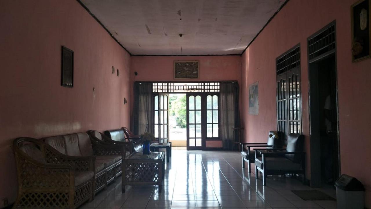 Spot On 2969 Hotel Citra Ayu Labuhan Exterior photo
